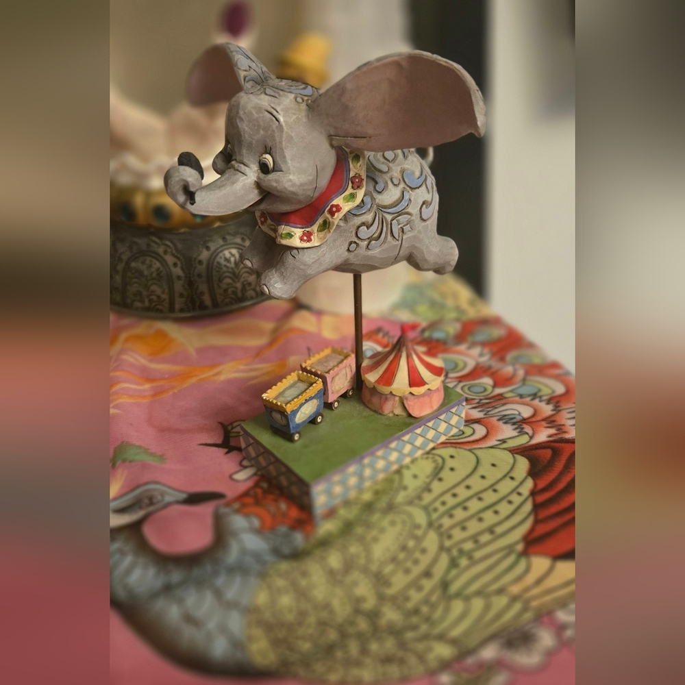 *Retired* Jim Shore DUMBO figurine